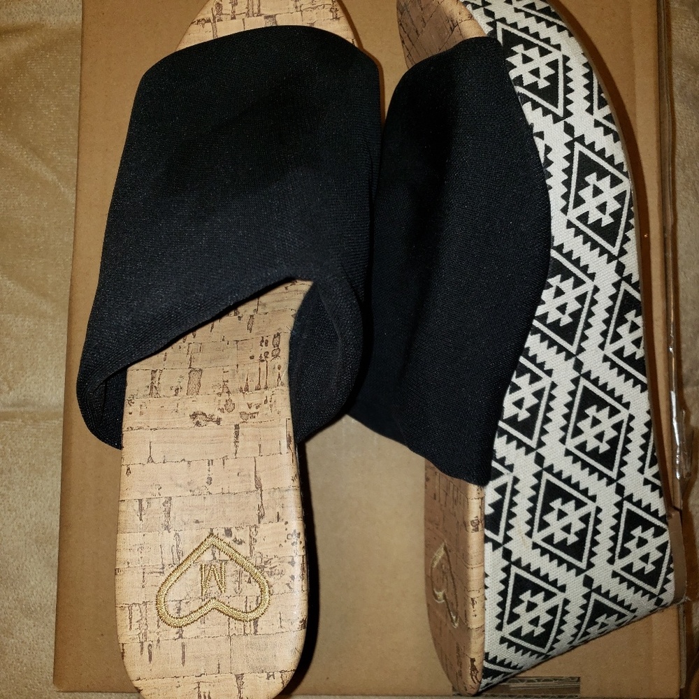 Women's Black and white Shoe